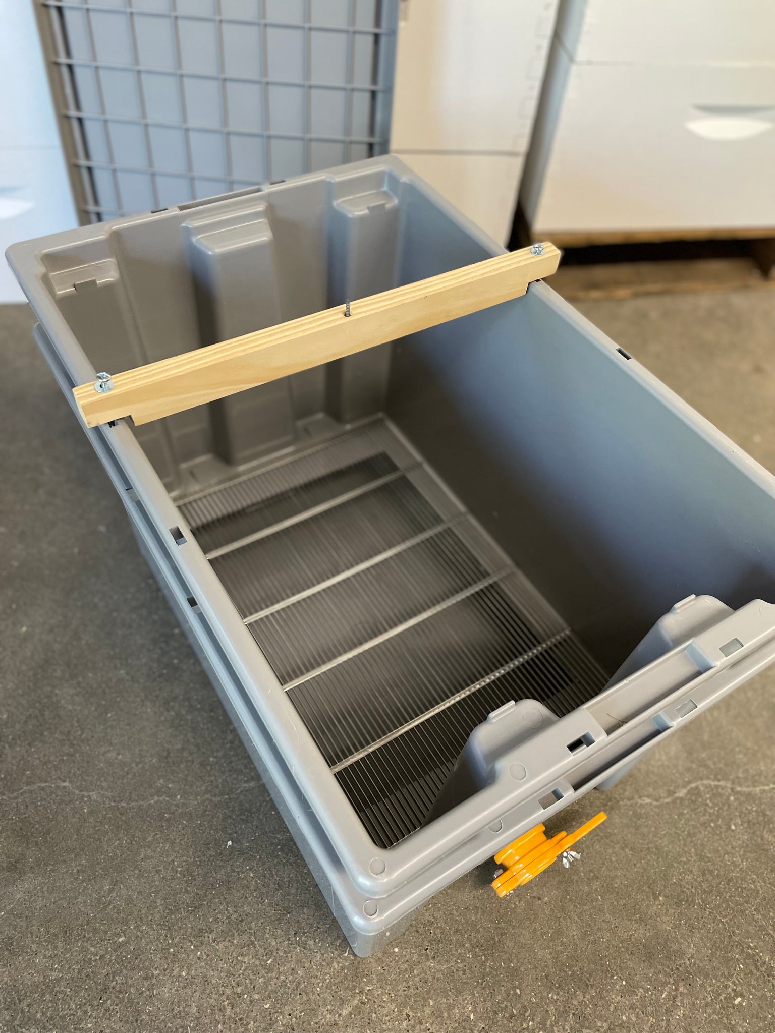 UNCAPPING TANK