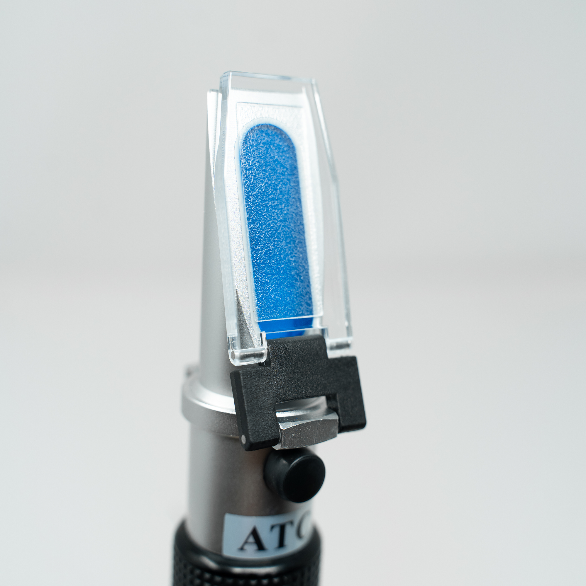REFRACTOMETER